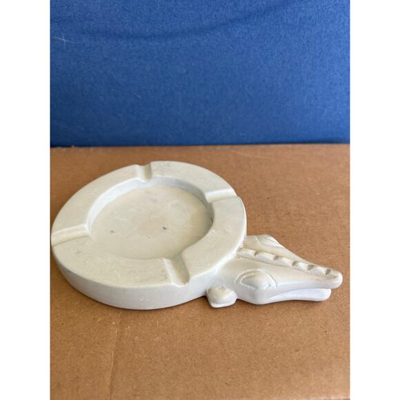 Carved Soapstone Crocodile Ashtray Vintage Cream White Soapstone - Picture 1 of 4